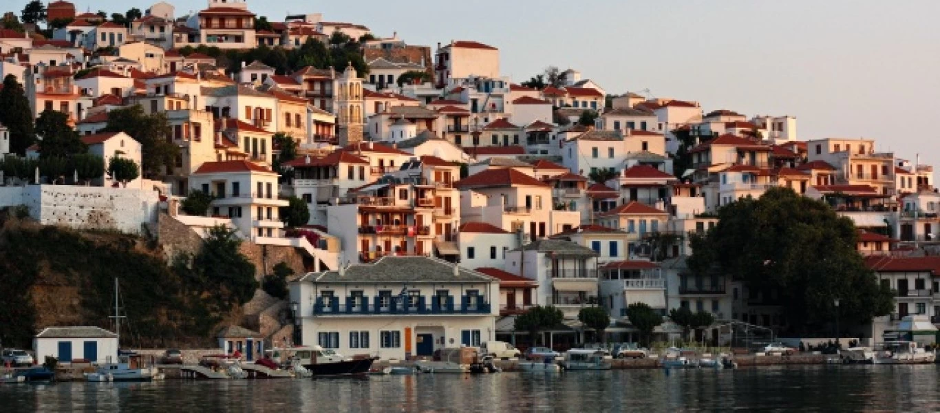 Σκόπελος: Ξυλοκόπησε την κοπέλα του στις διακοπές επειδή δεν του είπε καλημέρα